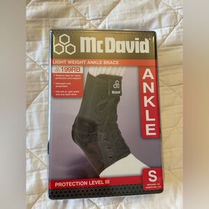 NWT McDavid Light Weight Ankle Brace protection Level III
